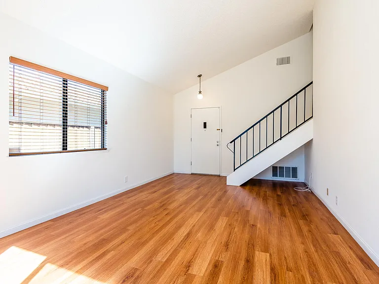 5362 Studebaker Cir — Photo 2