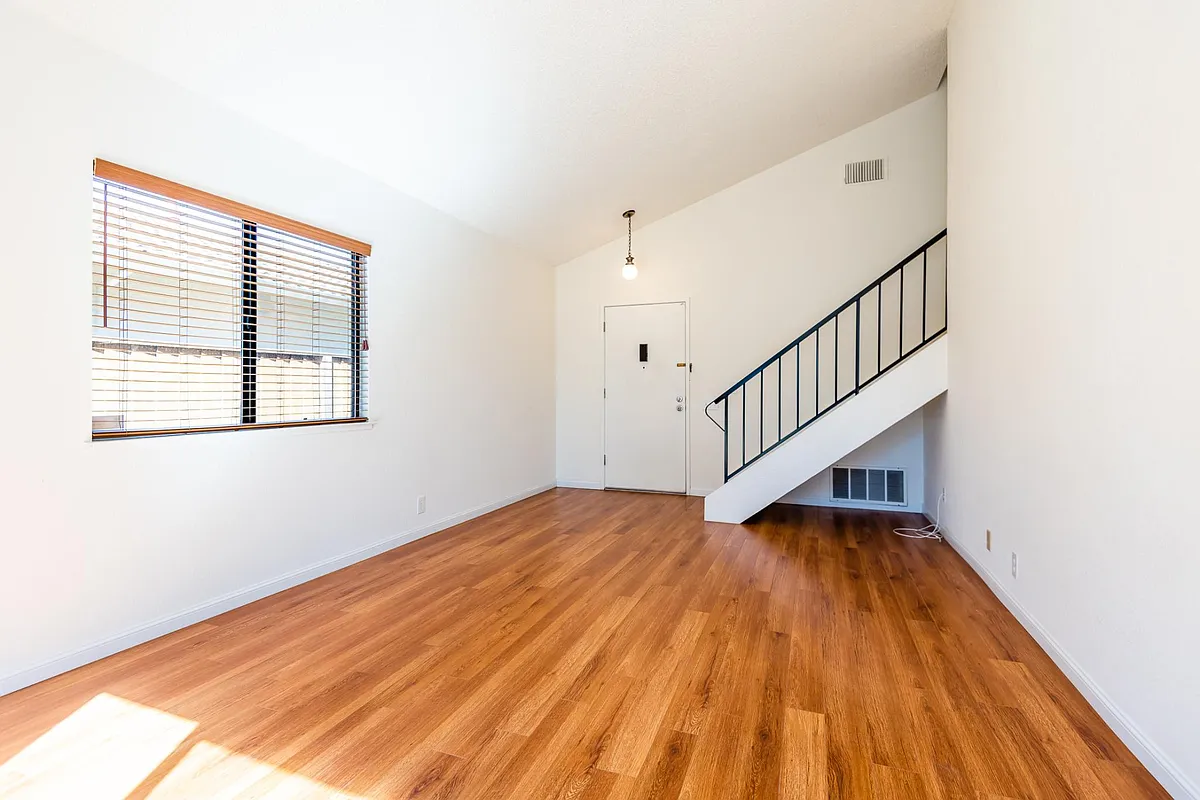 Building Photo - 5362 Studebaker Cir