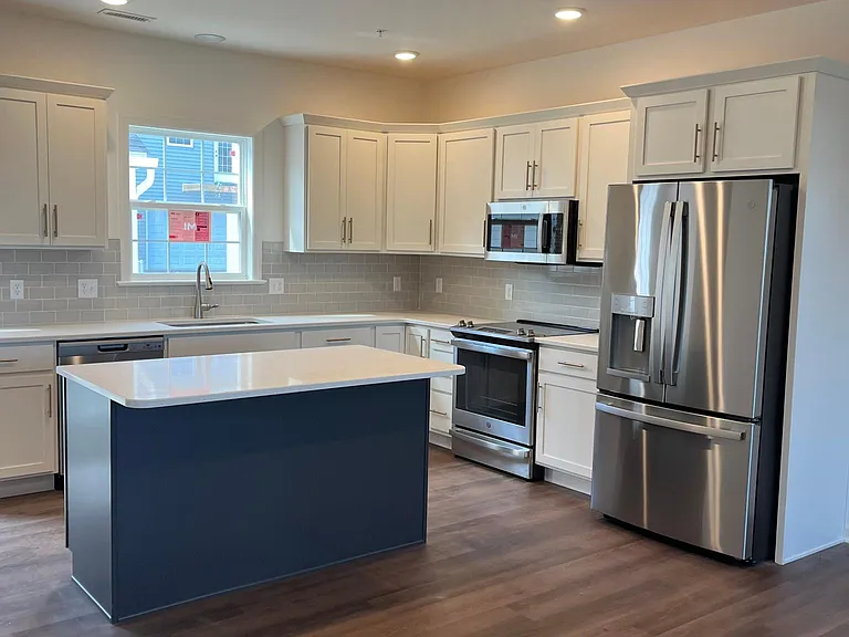 2482 Artesian Way — Photo 3