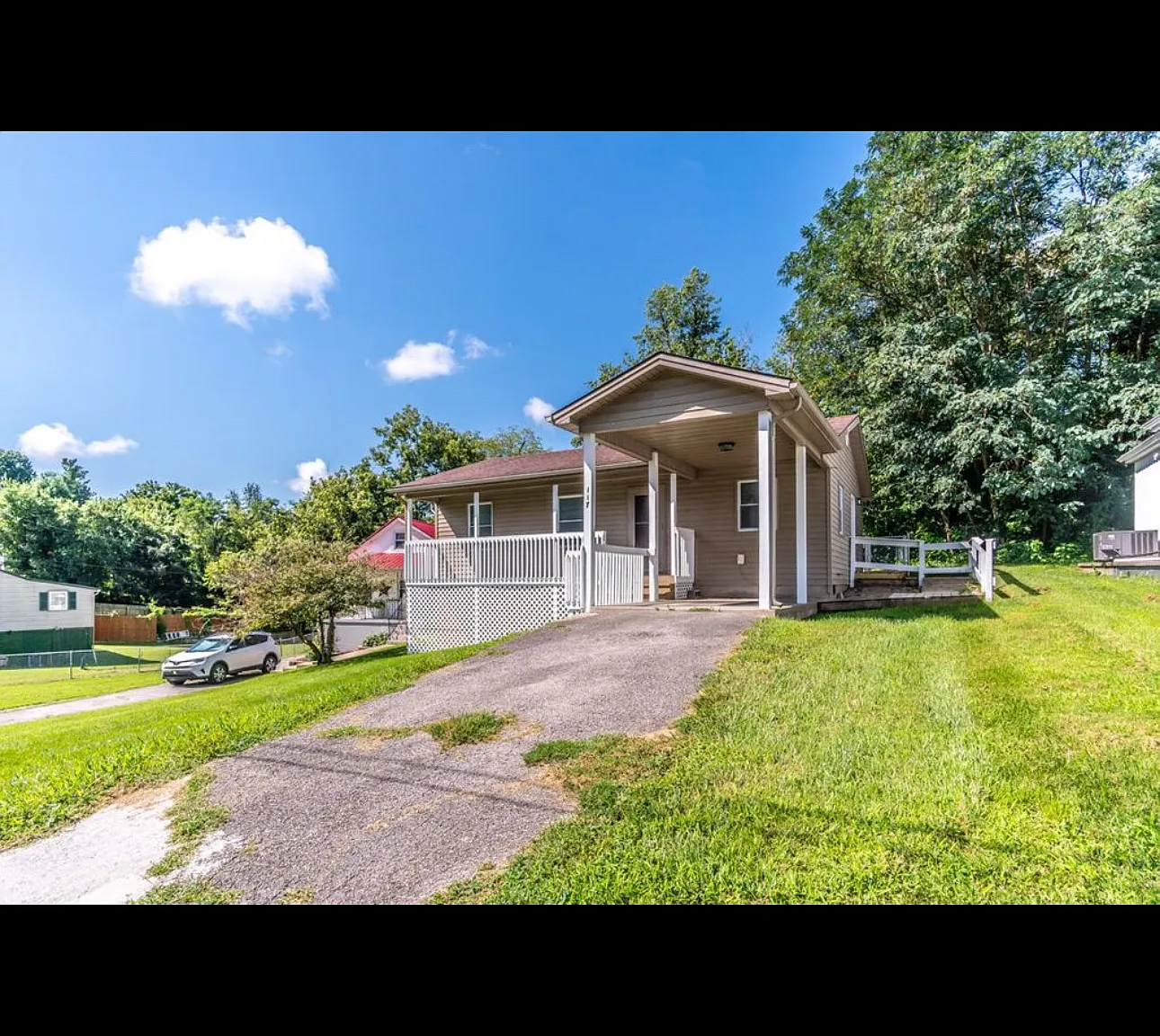 3 bed, 900 sqft, $1,300 — Photo 4