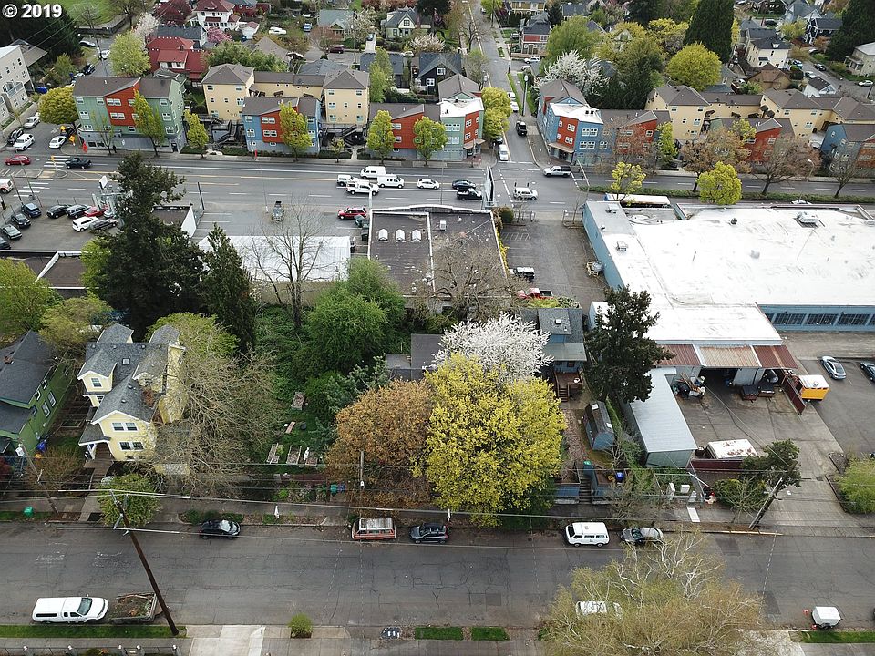 2nd image of 4506 NE Garfield Ave