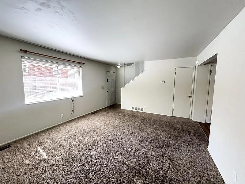 2 bed, 1.0 bath, 1100 sqft, $1,400 — Photo 3