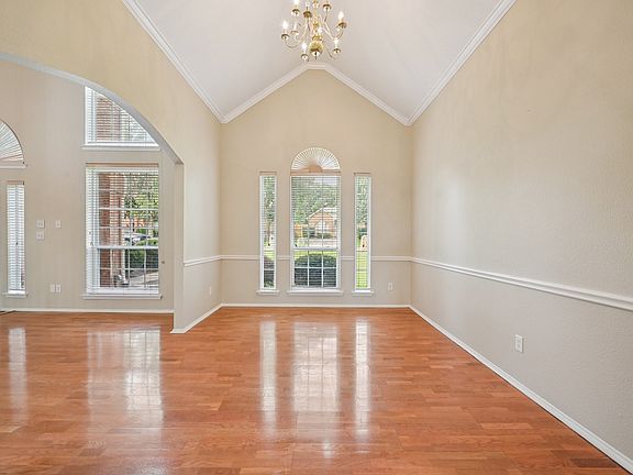 3rd image of 4730 Parkhaven Dr