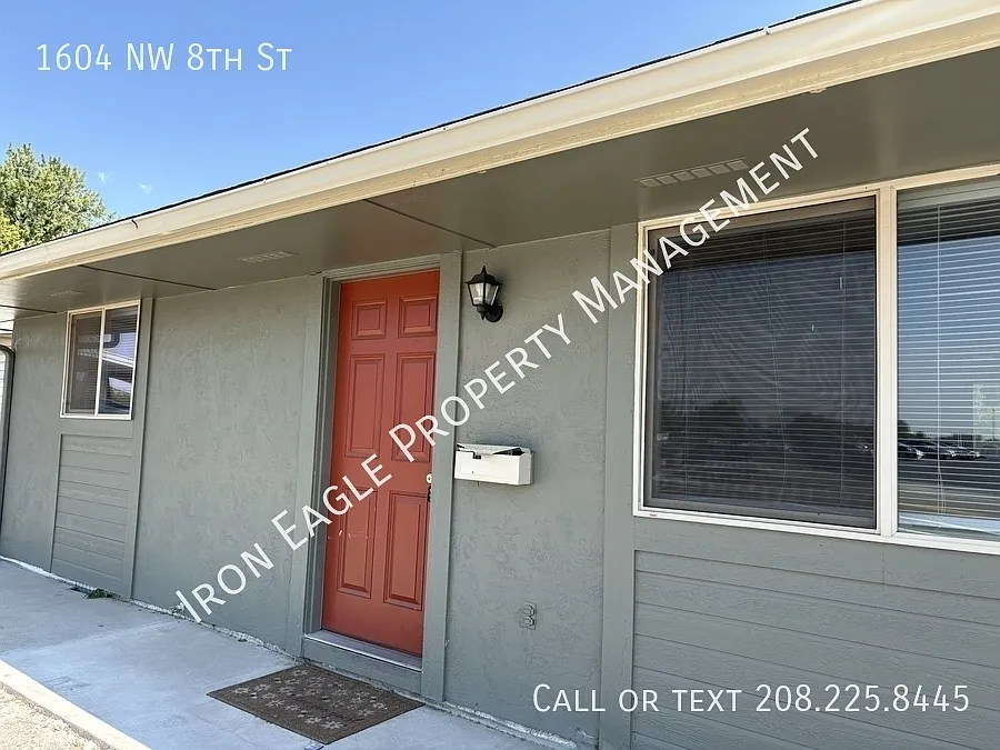 2 bed, 1.0 bath, 850 sqft, $1,295 — Photo 1