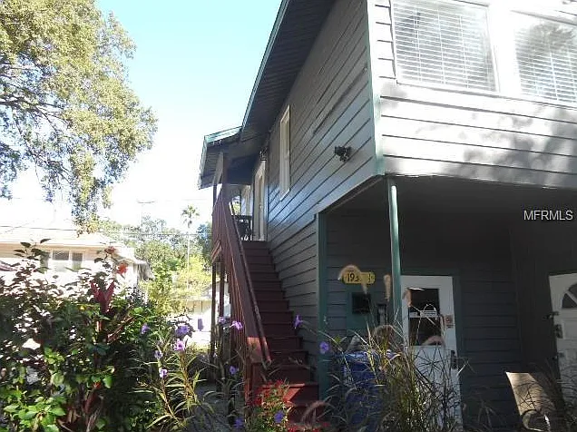 1935 1/2 Burlington Ave N — Photo 14