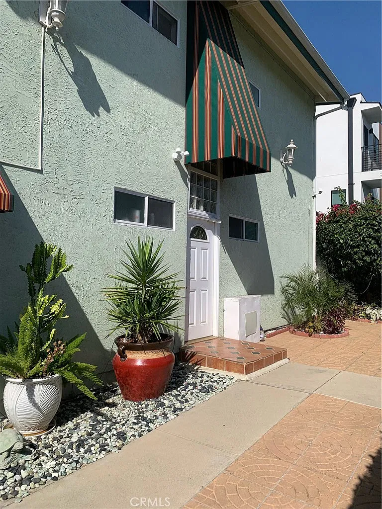 2 bed, 1100 sqft, $2,880 — Photo 2