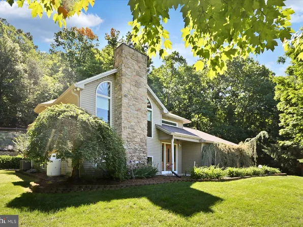 325 Mountain View Rd, Shermans Dale, PA 17090
