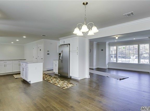 2nd image of 34 Burlington Blvd