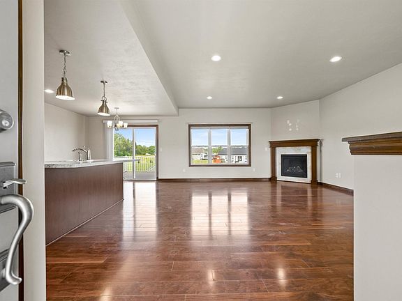 5th image of 821 Red Clover Way