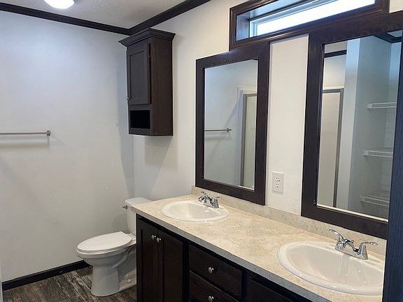 4th image of 6421 Breezeway Dr #195