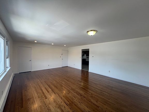 4th image of 169 Biltmore St Floor 2