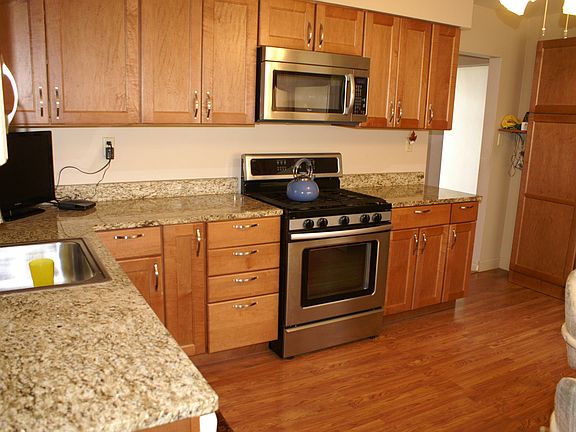 5th image of 618 Josephine St