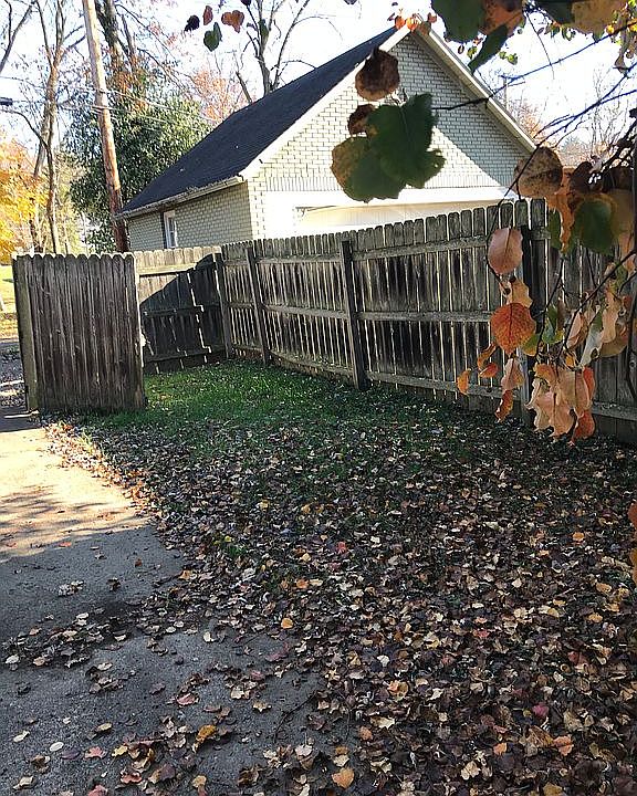 2nd image of 914 Cambridge Rd