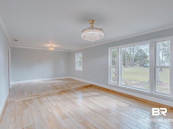 5th image of 440 Dykes Rd S