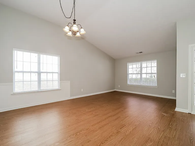 8416 Somerton Cir — Photo 5