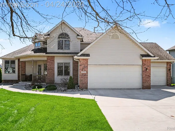 2370 Stonebrook Ct, Flushing, MI 48433