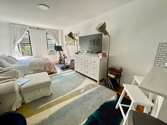 Rented by SP Brokerage Inc | media 8