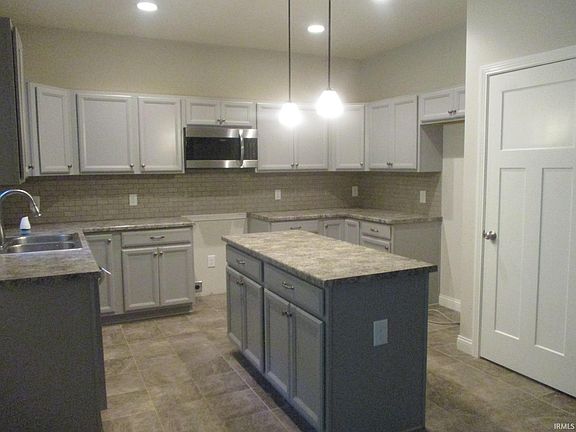 3rd image of 303 Vine School Dr