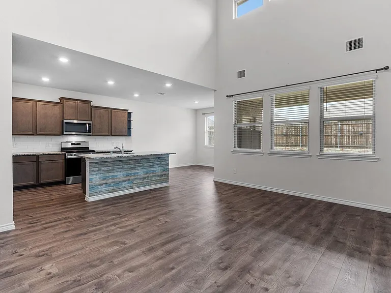 606 Rawhide Way — Photo 4
