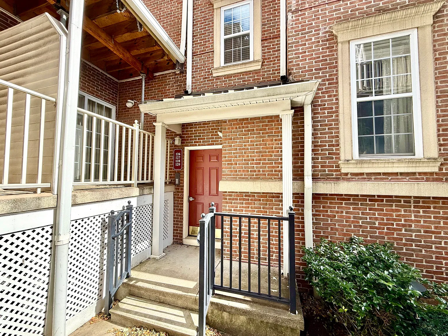 2 bed, 1365 sqft, $3,050 — Photo 2