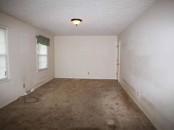 3rd image of 507 Spring Dr