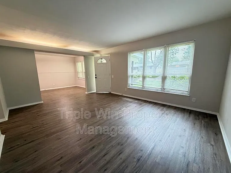 10805 Landseer Dr — Photo 11