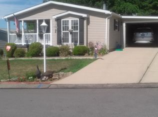 210 Rock Lake Dr, Zelienople, PA 16063