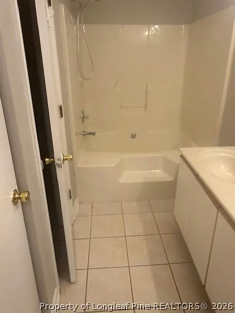 3 bed, 2.0 bath, 1300 sqft, $1,200 — Photo 4