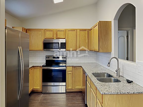 3rd image of 99 N Archmore St