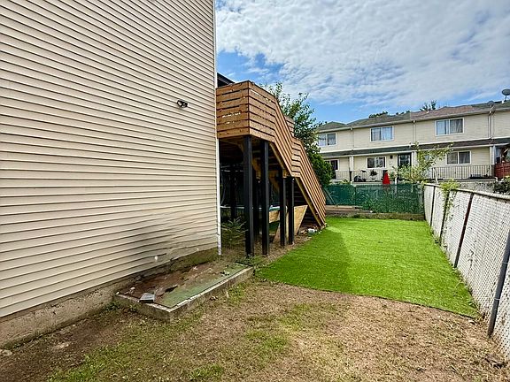 5th image of 32 Benjamin Dr