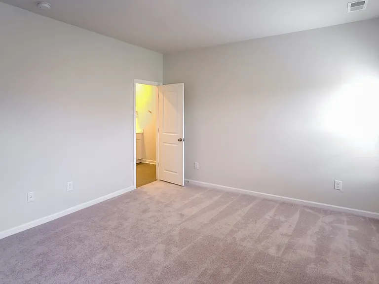 611 Watercliff Dr — Photo 8