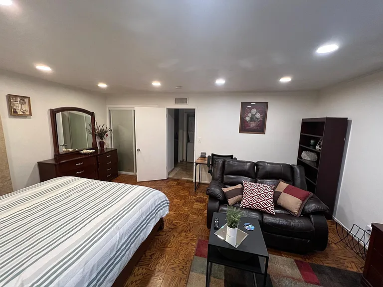 1480 Riviera Dr — Photo 3