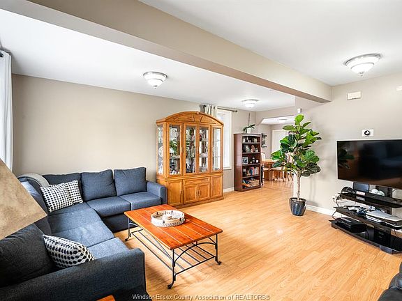 3rd image of 198 Raleigh St