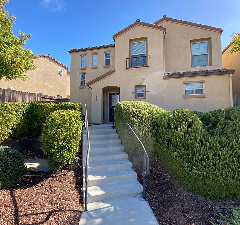 1st image of 586 River Oaks Dr