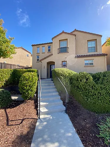 586 River Oaks Dr Photo 1