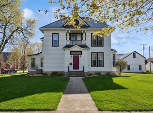 209 N Tama St, Manchester, IA 52057