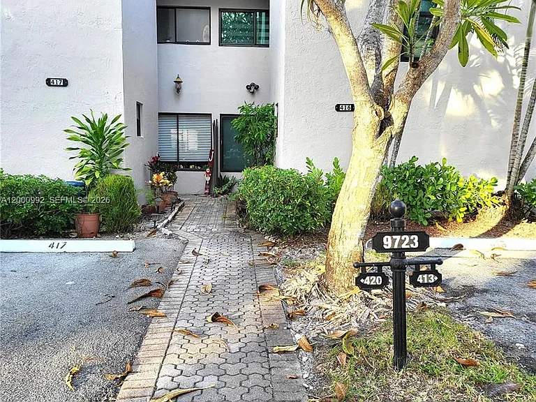 9723 N New River Canal Rd #416 — Photo 31