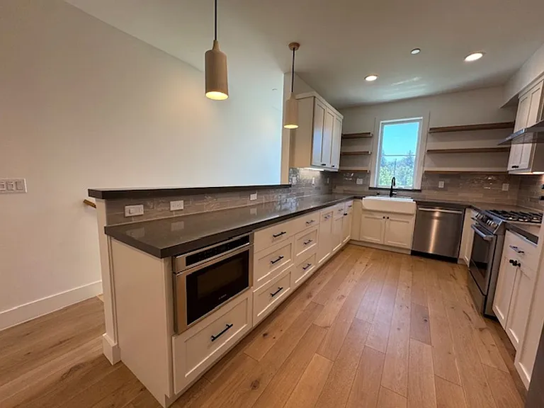 906 Brown Ave — Photo 11