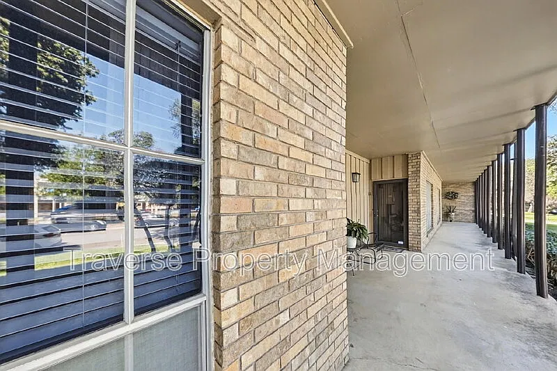 1 bed, 1.0 bath, 912 sqft, $1,695 — Photo 4