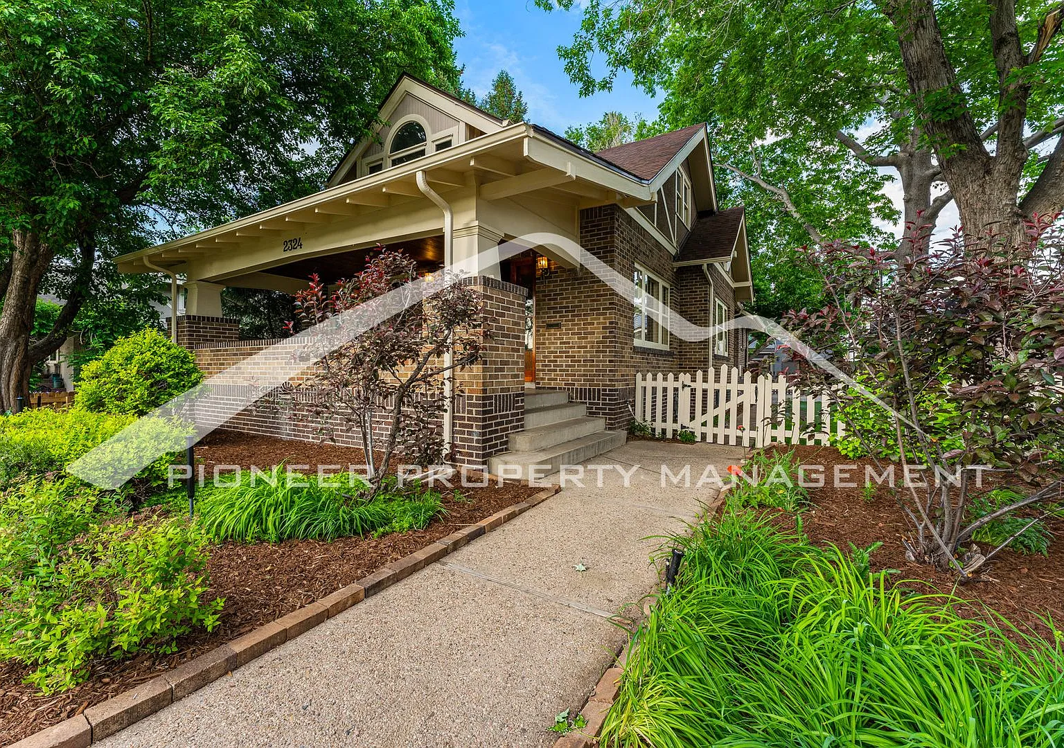 Beautiful Home with Swamp Cooler and Parking — Photo 2