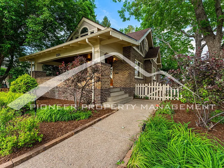 2324 Stuart St — Photo 2