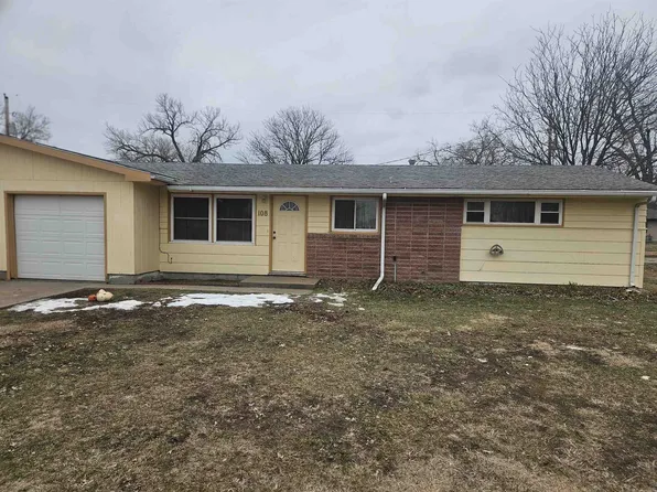 108 Hays Ct, Salina, KS 67401