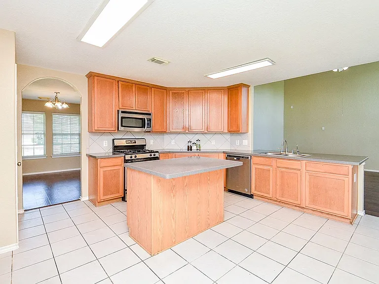 6419 Bennington Springs Dr — Photo 10