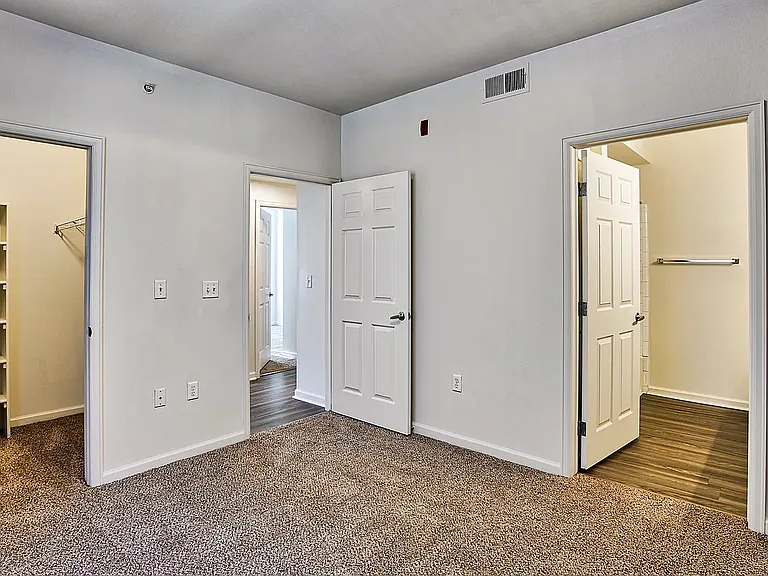 Shadow Mountain Apartments — Photo 5
