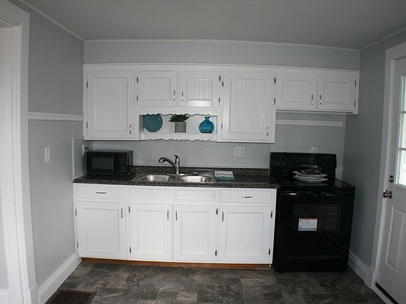 5th image of 801 Charles St