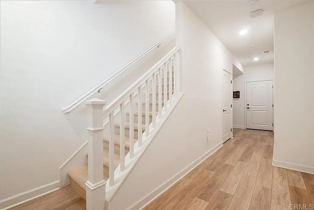 4 bed, 3.5 bath, 2213 sqft, $4,388 — Photo 3