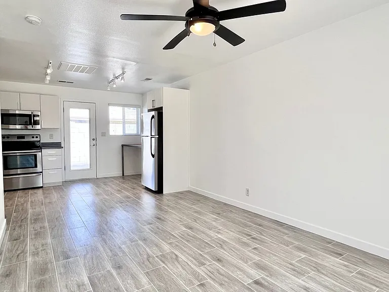 4140 N 10th St #5 — Photo 11