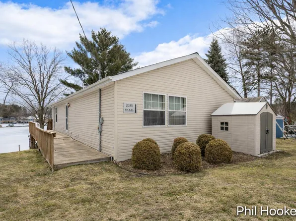 2055 N White Birch Dr, Mears, MI 49436