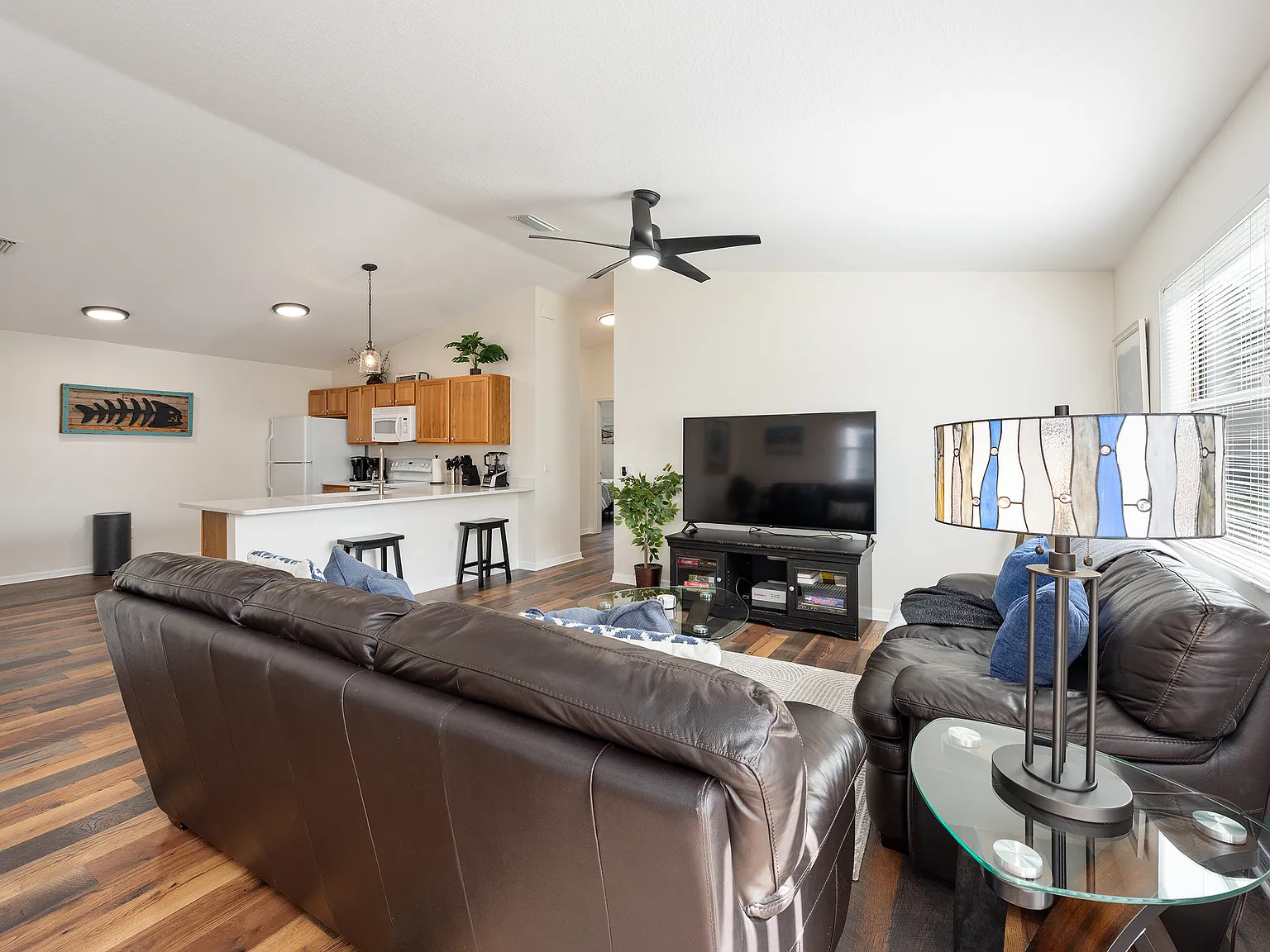 2 bed, 1156 sqft, $3,200 — Photo 2