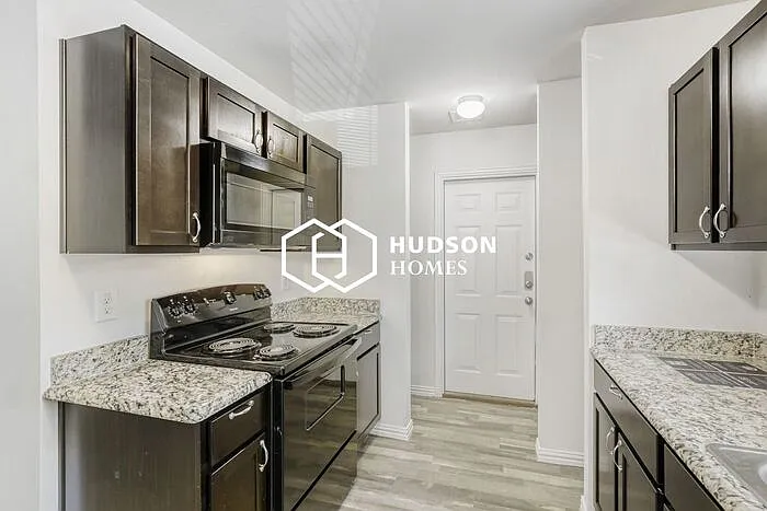 2525 N Tenneha Ave — Photo 6